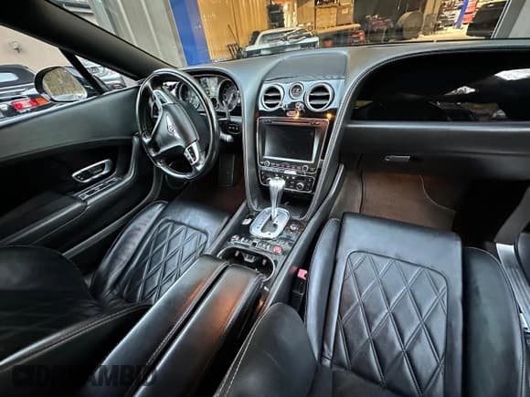 ✅ 2012 Bentley Continental GT • VIN: SCBGR3ZA1CC075068 • Лот: 41995025. Опубликован ранее на Copart с пробегом 120 794 миль. Бесплатный доступ к архиву аукционных продаж из США и подробный отчёт об истории автомобиля на DreamBid. Изображение 9.