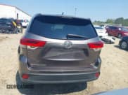 ✅ 2019 Toyota Highlander SE • VIN: 5TDKZRFH3KS558313 • Lot: 43241505. Listed on IAAI with 92,696 mi. Free auction sales archive from the USA and detailed vehicle history report at DreamBid. Image 16.