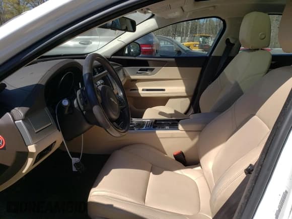 ✅ 2016 Jaguar XF 35t Premium • VIN: SAJBJ4BV8GCY16695 • Лот: 44923583. Опубликован ранее на Copart с пробегом 77 435 миль. Бесплатный доступ к архиву аукционных продаж из США и подробный отчёт об истории автомобиля на DreamBid. Изображение 7.