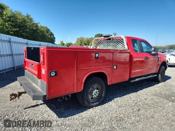 ✅ 2017 Ford F-350 • VIN: 1FD8X3FT0HEF23479 • Lot: 71731105. Wystawiony na Copart z przebiegiem 183 997 mil. Bezpłatny archiwum sprzedaży aukcyjnych z USA i szczegółowy raport historii pojazdu na DreamBid. Zdjęcie 3.