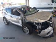 ✅ 2021 Nissan Rogue SV • VIN: JN1BJ1BV3MW320956 • Lot: 43288693. Wystawiony na IAAI z przebiegiem 40 621 mil. Bezpłatny archiwum sprzedaży aukcyjnych z USA i szczegółowy raport historii pojazdu na DreamBid. Zdjęcie 1.