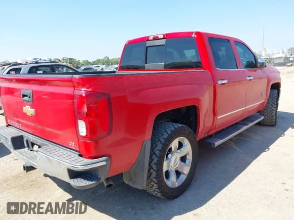 ✅ 2018 Chevrolet Silverado 1500 LTZ • VIN: 3GCPCSEC7JG341946 • Lot: 43351122. Wystawiony na IAAI z przebiegiem 65 011 mil. Bezpłatny archiwum sprzedaży aukcyjnych z USA i szczegółowy raport historii pojazdu na DreamBid. Zdjęcie 4.