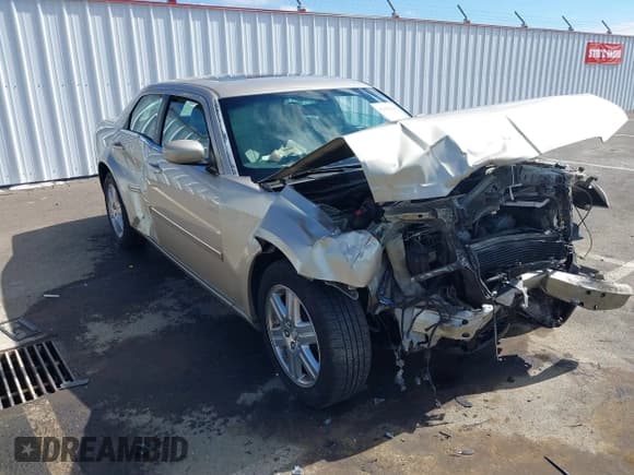 ✅ 2006 Chrysler 300 Touring • VIN: 2C3KK53G66H500813 • Лот: 42641944. Опубликован ранее на IAAI с пробегом Не указан. Бесплатный доступ к архиву аукционных продаж из США и подробный отчёт об истории автомобиля на DreamBid. Изображение 6.