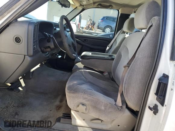 ✅ 2003 Chevrolet Silverado 1500 • VIN: 2GCEC19T631380406 • Лот: 86664054. Опубликован ранее на Copart с пробегом 181 921 миль. Бесплатный доступ к архиву аукционных продаж из США и подробный отчёт об истории автомобиля на DreamBid. Изображение 7.