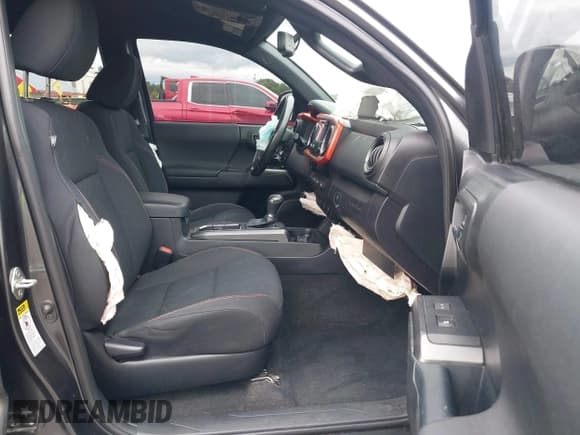 ✅ 2017 Toyota Tacoma SR5 • VIN: 3TMDZ5BN3HM027098 • Lot: 42409977. Listed on IAAI with 97,224 mi. Free auction sales archive from the USA and detailed vehicle history report at DreamBid. Image 5.