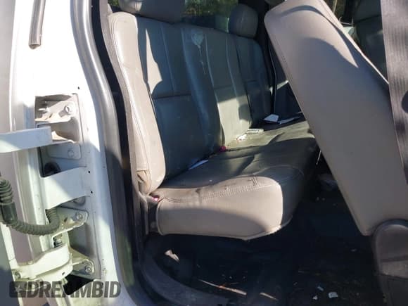 ✅ 2008 Chevrolet Silverado 2500HD Work Truck • VIN: 1GBHC29K78E110010 • Лот: 43586994. Опубликован ранее на IAAI с пробегом 381 446 миль. Бесплатный доступ к архиву аукционных продаж из США и подробный отчёт об истории автомобиля на DreamBid. Изображение 8.