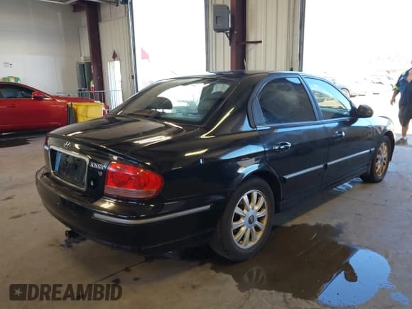 ✅ 2004 Hyundai Sonata GLS • VIN: KMHWF35H94A960258 • Lot: 42828472. Listed on IAAI with 174,356 mi. Free auction sales archive from the USA and detailed vehicle history report at DreamBid. Image 4.