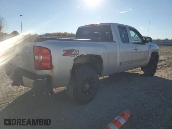 ✅ 2011 Chevrolet Silverado 1500 LT • VIN: 1GCRKSE34BZ234057 • Лот: 89795705. Опубликован ранее на Copart с пробегом 156 400 миль. Бесплатный доступ к архиву аукционных продаж из США и подробный отчёт об истории автомобиля на DreamBid. Изображение 3.