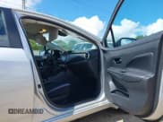✅ 2025 Nissan Versa S • VIN: 3N1CN8DV2SL811746 • Lot: 42808586. Wystawiony na IAAI z przebiegiem 12 961 mil. Bezpłatny archiwum sprzedaży aukcyjnych z USA i szczegółowy raport historii pojazdu na DreamBid. Zdjęcie 18.