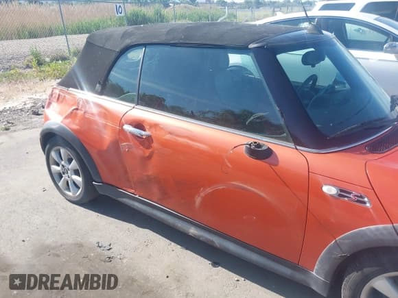 ✅ 2005 MINI Convertible S • VIN: WMWRH33525TF83816 • Лот: 42359592. Опубликован ранее на IAAI с пробегом 137 013 миль. Бесплатный доступ к архиву аукционных продаж из США и подробный отчёт об истории автомобиля на DreamBid. Изображение 6.