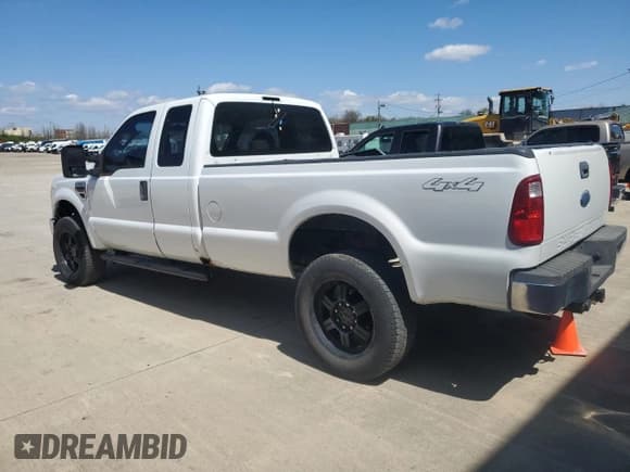 ✅ 2008 Ford F-350 XL • VIN: 1FTWX31R58EA83993 • Lot: 52404675. Wystawiony na Copart z przebiegiem 117 443 mil. Bezpłatny archiwum sprzedaży aukcyjnych z USA i szczegółowy raport historii pojazdu na DreamBid. Zdjęcie 2.