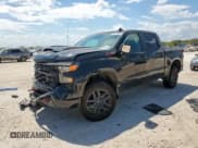 ✅ 2022 Chevrolet Silverado 1500 Custom Trail Boss • VIN: 3GCPDCEDXNG565746 • Lot: 80677825. Wystawiony na Copart z przebiegiem 70 854 mil. Bezpłatny archiwum sprzedaży aukcyjnych z USA i szczegółowy raport historii pojazdu na DreamBid. Zdjęcie 1.
