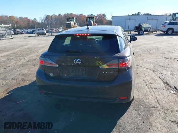 ✅ 2011 Lexus CT 200h • VIN: JTHKD5BH3B2002294 • Lot: 43714507. Listed on IAAI with 174,519 mi. Free auction sales archive from the USA and detailed vehicle history report at DreamBid. Image 16.