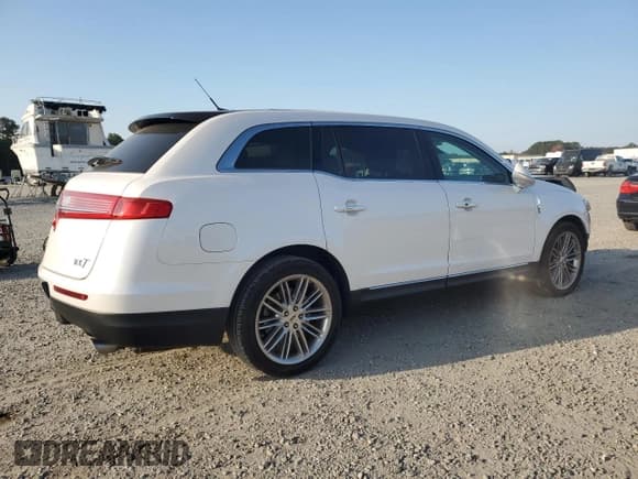 ✅ 2018 Lincoln MKT Reserve • VIN: 2LMHJ5AT2JBL00063 • Lot: 93078025. Listed on Copart with 59,721 mi. Free auction sales archive from the USA and detailed vehicle history report at DreamBid. Image 3.