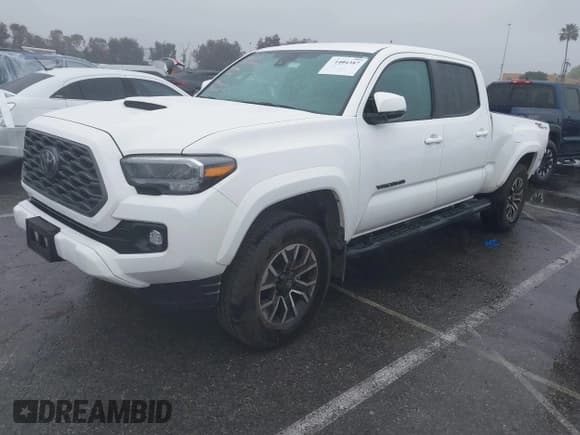 ✅ 2023 Toyota Tacoma SR5 • VIN: 3TMBZ5DN4PM040090 • Lot: 41494387. Wystawiony na IAAI z przebiegiem 22 130 mil. Bezpłatny archiwum sprzedaży aukcyjnych z USA i szczegółowy raport historii pojazdu na DreamBid. Zdjęcie 2.
