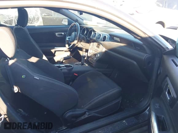 ✅ 2018 Ford Mustang EcoBoost • VIN: 1FA6P8TH0J5113396 • Lot: 43690134. Listed on IAAI with 122,160 mi. Free auction sales archive from the USA and detailed vehicle history report at DreamBid. Image 5.