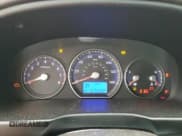 ✅ 2011 Hyundai Santa Fe SE • VIN: 5XYZH4AG3BG006147 • Lot: 87200004. Listed on Copart with 127,603 mi. Free auction sales archive from the USA and detailed vehicle history report at DreamBid. Image 9.