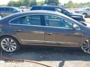 ✅ 2013 Volkswagen CC Executive • VIN: WVWGU7AN0DE555948 • Лот: 43101933. Опубликован ранее на IAAI с пробегом 184 060 миль. Бесплатный доступ к архиву аукционных продаж из США и подробный отчёт об истории автомобиля на DreamBid. Изображение 13.