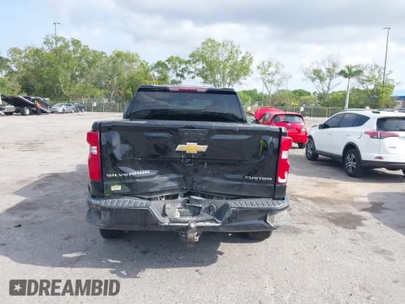 ✅ 2022 Chevrolet Silverado 1500 Custom • VIN: 3GCPYBEK5NG176980 • Lot: 41860805. Wystawiony na IAAI z przebiegiem 104 807 mil. Bezpłatny archiwum sprzedaży aukcyjnych z USA i szczegółowy raport historii pojazdu na DreamBid. Zdjęcie 16.