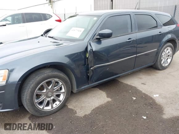 ✅ 2008 Dodge Magnum SXT • VIN: 2D4FV37V28H225805 • Lot: 43677320. Listed on IAAI with 228,019 mi. Free auction sales archive from the USA and detailed vehicle history report at DreamBid. Image 6.