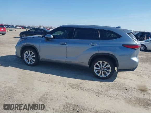 ✅ 2023 Toyota Highlander L • VIN: 5TDKDRAH9PS002343 • Lot: 41607915. Wystawiony na IAAI z przebiegiem 105 237 mil. Bezpłatny archiwum sprzedaży aukcyjnych z USA i szczegółowy raport historii pojazdu na DreamBid. Zdjęcie 14.