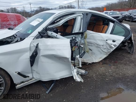 ✅ 2018 BMW 5 Series M550i xDrive • VIN: WBAJB9C56JB035929 • Lot: 41732048. Listed on IAAI with 87,896 mi. Free auction sales archive from the USA and detailed vehicle history report at DreamBid. Image 6.