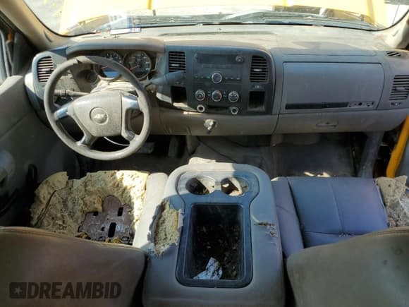 ✅ 2008 Chevrolet Silverado 1500 Work Truck • VIN: 1GCEC19C08Z150911 • Lot: 72320694. Listed on Copart with 136,128 mi. Free auction sales archive from the USA and detailed vehicle history report at DreamBid. Image 8.