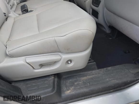 ✅ 2019 Honda Pilot EX-L • VIN: 5FNYF6H58KB092631 • Lot: 43802060. Listed on IAAI with 45,806 mi. Free auction sales archive from the USA and detailed vehicle history report at DreamBid. Image 8.