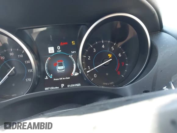 ✅ 2019 Jaguar F-Pace 25t Premium • VIN: SADCJ2FX2KA357093 • Lot: 41432963. Listed on IAAI with 97,130 mi. Free auction sales archive from the USA and detailed vehicle history report at DreamBid. Image 7.