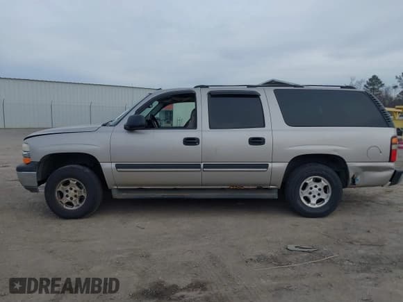 ✅ 2005 Chevrolet Suburban LT • VIN: 3GNFK16Z65G185021 • Лот: 41358279. Опубликован ранее на IAAI с пробегом 252 442 миль. Бесплатный доступ к архиву аукционных продаж из США и подробный отчёт об истории автомобиля на DreamBid. Изображение 14.