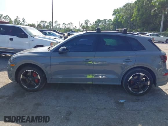 ✅ 2019 Audi SQ5 Premium Plus • VIN: WA1B4AFY0K2075072 • Lot: 42686610. Listed on IAAI with 75,815 mi. Free auction sales archive from the USA and detailed vehicle history report at DreamBid. Image 14.