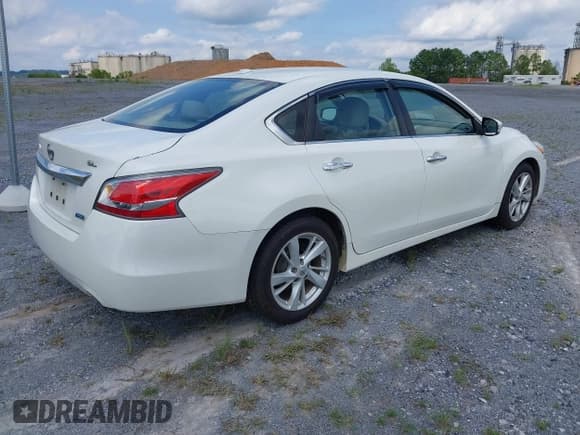 ✅ 2014 Nissan Altima S • VIN: 1N4AL3AP0EN330861 • Lot: 42947660. Listed on IAAI with 171,809 mi. Free auction sales archive from the USA and detailed vehicle history report at DreamBid. Image 4.