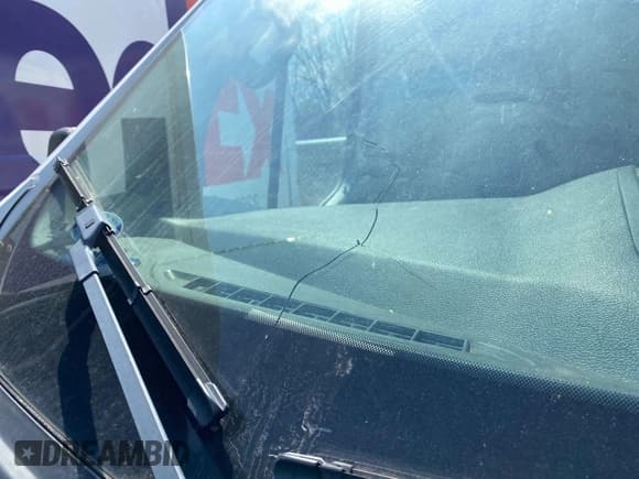 ✅ 2018 Ford Transit • VIN: 1FTYR1CM6JKB22834 • Lot: 42222667. Listed on IAAI with 104,680 mi. Free auction sales archive from the USA and detailed vehicle history report at DreamBid. Image 1.