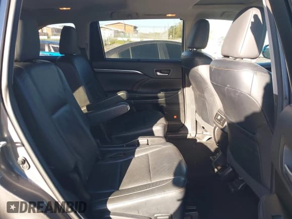 ✅ 2016 Toyota Highlander Limited • VIN: 5TDDKRFH1GS239562 • Lot: 43462227. Listed on IAAI with 129,061 mi. Free auction sales archive from the USA and detailed vehicle history report at DreamBid. Image 8.