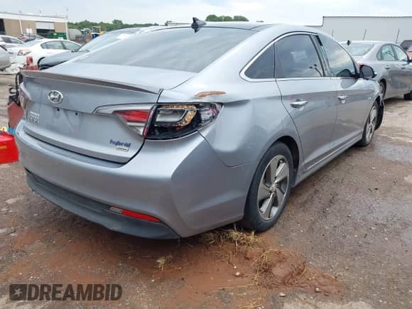 2016 Hyundai Sonata Limited with VIN KMHE34L13GA017321, listed as a IAAI auction lot 42966209 with 110,822 mi miles and . Bid and sale history available at DreamBid. Image 4.