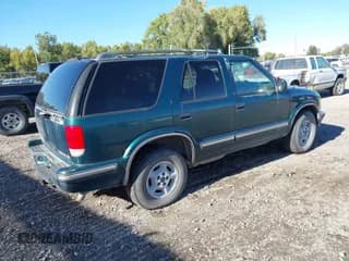 ✅ 1998 Chevrolet Blazer • VIN: 1GNDT13W2WK175224 • Lot: 43369140. Wystawiony na IAAI z przebiegiem 207 664 mil. Bezpłatny archiwum sprzedaży aukcyjnych z USA i szczegółowy raport historii pojazdu na DreamBid. Zdjęcie 4.