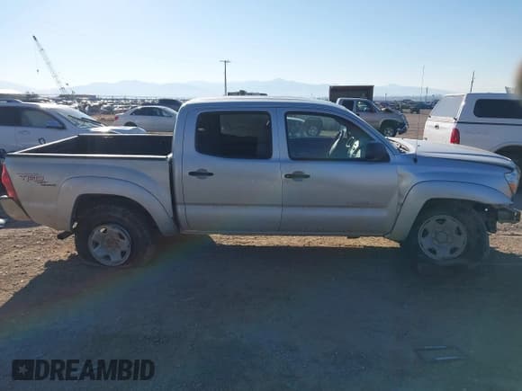 ✅ 2006 Toyota Tacoma • VIN: 3TMLU42N96M004572 • Lot: 43189414. Listed on IAAI with 121,310 mi. Free auction sales archive from the USA and detailed vehicle history report at DreamBid. Image 14.