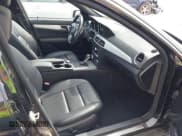 ✅ 2013 Mercedes-Benz C 300 Sport • VIN: WDDGF8AB5DR282431 • Lot: 43166289. Wystawiony na IAAI z przebiegiem 143 327 mil. Bezpłatny archiwum sprzedaży aukcyjnych z USA i szczegółowy raport historii pojazdu na DreamBid. Zdjęcie 5.