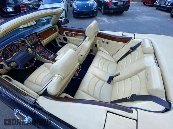 ✅ 2002 Bentley Azure • VIN: SCBZK22E62CX01085 • Lot: 59081044. Wystawiony na Copart z przebiegiem 69 062 mil. Bezpłatny archiwum sprzedaży aukcyjnych z USA i szczegółowy raport historii pojazdu na DreamBid. Zdjęcie 6.