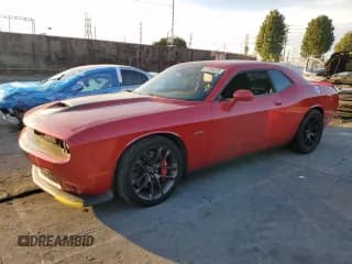 ✅ 2015 Dodge Challenger SRT 392 • VIN: 2C3CDZDJ7FH911542 • Lot: 91856225. Wystawiony na Copart z przebiegiem 54 239 mil. Bezpłatny archiwum sprzedaży aukcyjnych z USA i szczegółowy raport historii pojazdu na DreamBid. Zdjęcie 1.