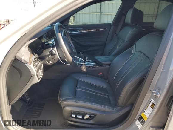 ✅ 2020 BMW 5 Series M550i xDrive • VIN: WBAJS7C07LCD45449 • Lot: 77183744. Wystawiony na Copart z przebiegiem 44 445 mil. Bezpłatny archiwum sprzedaży aukcyjnych z USA i szczegółowy raport historii pojazdu na DreamBid. Zdjęcie 7.