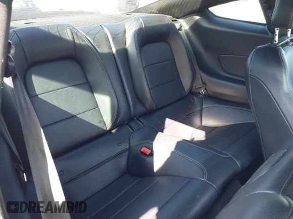 ✅ 2019 Ford Mustang EcoBoost • VIN: 1FA6P8TH5K5200793 • Lot: 43639634. Wystawiony na IAAI z przebiegiem 137 326 mil. Bezpłatny archiwum sprzedaży aukcyjnych z USA i szczegółowy raport historii pojazdu na DreamBid. Zdjęcie 8.