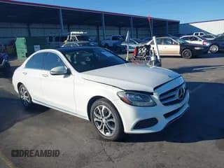 ✅ 2016 Mercedes-Benz C 300 Luxury • VIN: 55SWF4KB7GU154861 • Lot: 43468182. Wystawiony na IAAI z przebiegiem 99 163 mil. Bezpłatny archiwum sprzedaży aukcyjnych z USA i szczegółowy raport historii pojazdu na DreamBid. Zdjęcie 1.