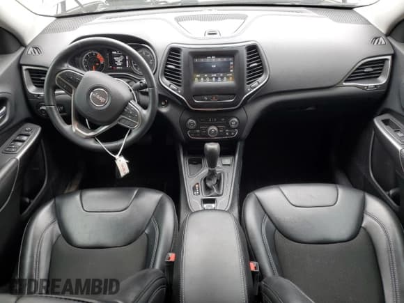 ✅ 2019 Jeep Cherokee Latitude Plus • VIN: 1C4PJLLN2KD119846 • Лот: 89928835. Опубликован ранее на Copart с пробегом 99 731 миль. Бесплатный доступ к архиву аукционных продаж из США и подробный отчёт об истории автомобиля на DreamBid. Изображение 8.