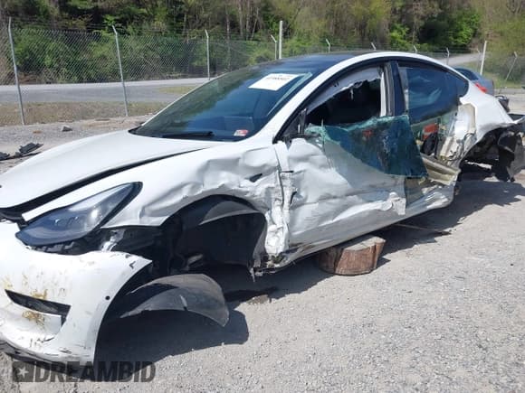 ✅ 2021 Tesla Model 3 Performance • VIN: 5YJ3E1ECXMF083757 • Lot: 41988502. Wystawiony na IAAI z przebiegiem Nie podano. Bezpłatny archiwum sprzedaży aukcyjnych z USA i szczegółowy raport historii pojazdu na DreamBid. Zdjęcie 6.