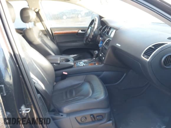 ✅ 2009 Audi Q7 • VIN: WA1AY74L69D002880 • Lot: 41416826. Wystawiony na IAAI z przebiegiem 157 344 mil. Bezpłatny archiwum sprzedaży aukcyjnych z USA i szczegółowy raport historii pojazdu na DreamBid. Zdjęcie 5.