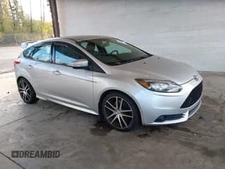 ✅ 2014 Ford Focus ST • VIN: 1FADP3L95EL211411 • Lot: 43646806. Wystawiony na IAAI z przebiegiem 116 846 mil. Bezpłatny archiwum sprzedaży aukcyjnych z USA i szczegółowy raport historii pojazdu na DreamBid. Zdjęcie 1.