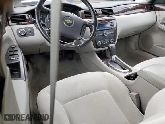 ✅ 2014 Chevrolet Impala LT • VIN: 2G1WB5E32E1117975 • Лот: 74816564. Опубликован ранее на Copart с пробегом 185 324 миль. Бесплатный доступ к архиву аукционных продаж из США и подробный отчёт об истории автомобиля на DreamBid. Изображение 8.