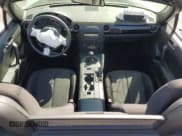 ✅ 2006 Mazda MX-5 Miata Touring • VIN: JM1NC25F960119471 • Lot: 63057975. Wystawiony na Copart z przebiegiem 66 345 mil. Bezpłatny archiwum sprzedaży aukcyjnych z USA i szczegółowy raport historii pojazdu na DreamBid. Zdjęcie 8.