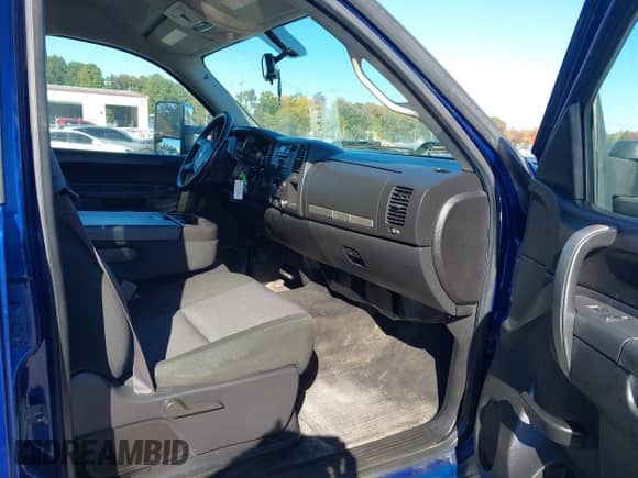 ✅ 2014 Chevrolet Silverado 2500HD LT • VIN: 1GC1KXCG2EF187214 • Lot: 43602478. Wystawiony na IAAI z przebiegiem 137 592 mil. Bezpłatny archiwum sprzedaży aukcyjnych z USA i szczegółowy raport historii pojazdu na DreamBid. Zdjęcie 5.